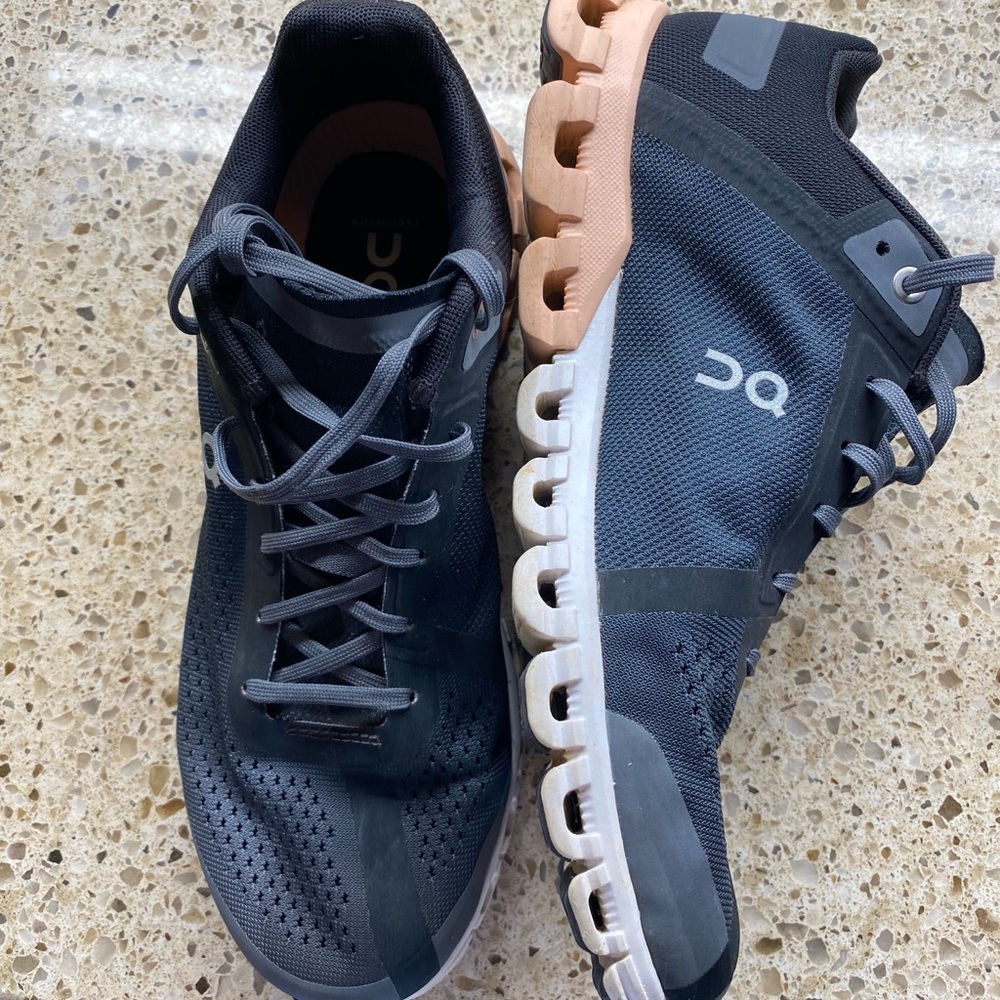 On Cloud CloudFlow shoes. Size 8.